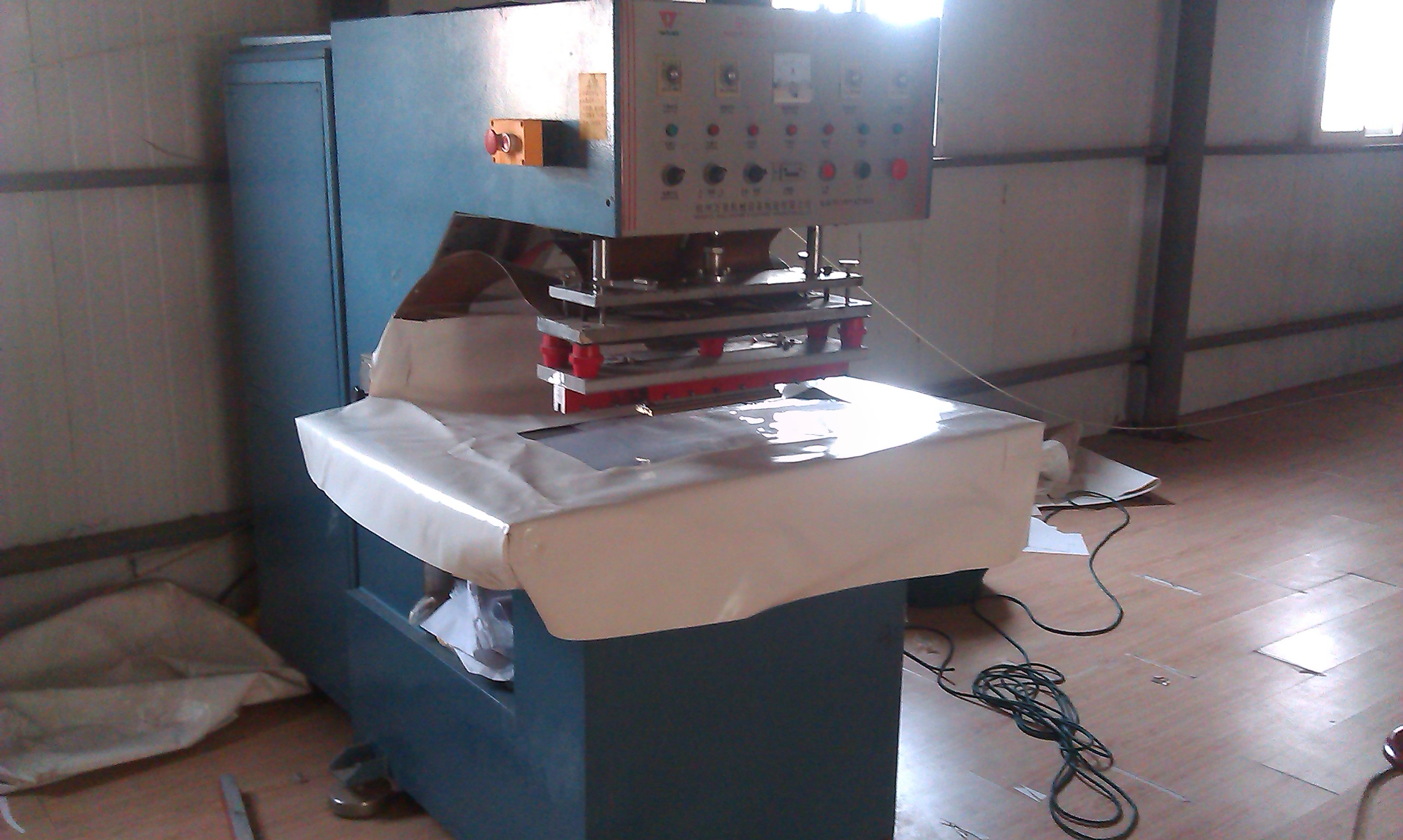 膜結(jié)構(gòu)熱合機(jī)